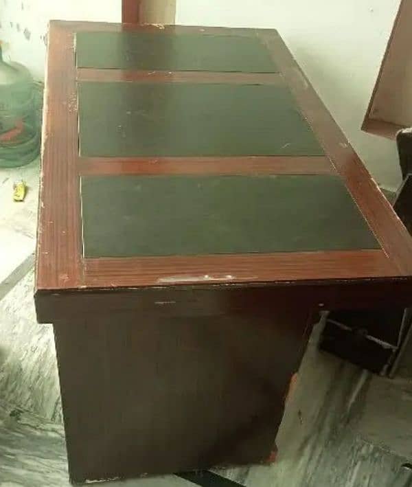 Office table urgent sale 3