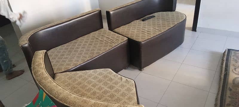 almost new sofa set bahria apartments 0