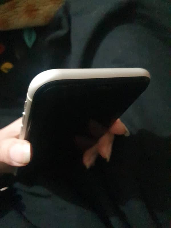 I phone 11 urgent sale jv sim not working 5