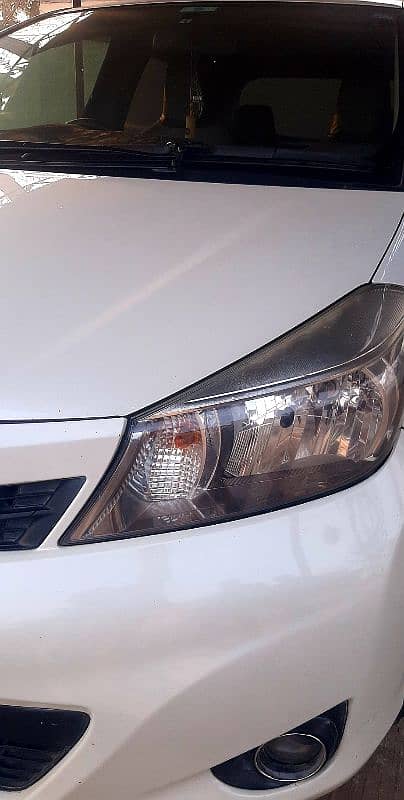 Toyota Vitz 2012 4