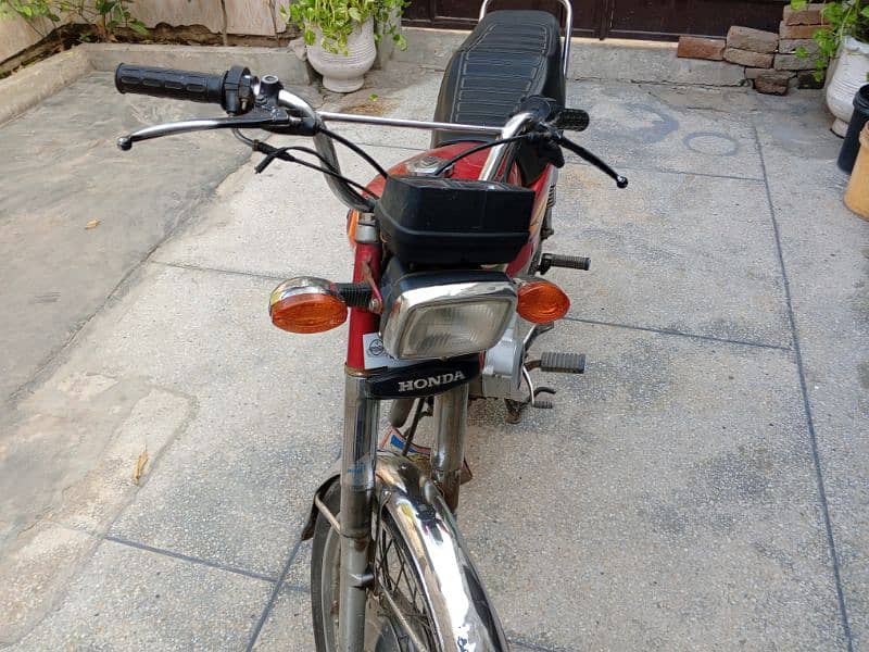 united cg 125cc us euro-2 bike red colour lahore number good condition 0