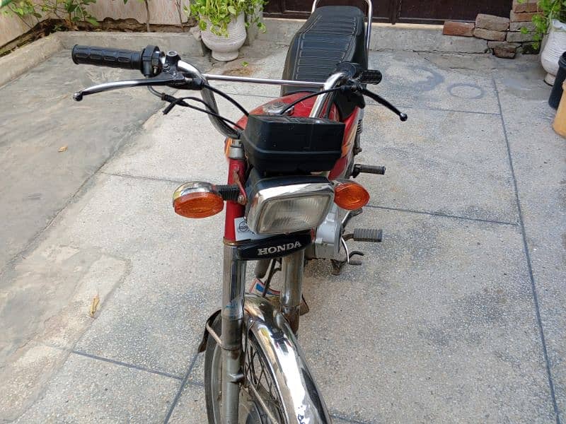 united cg 125cc us euro-2 bike red colour lahore number good condition 1