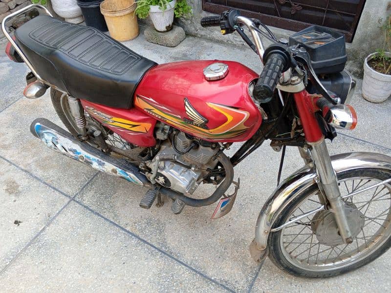 united cg 125cc us euro-2 bike red colour lahore number good condition 2