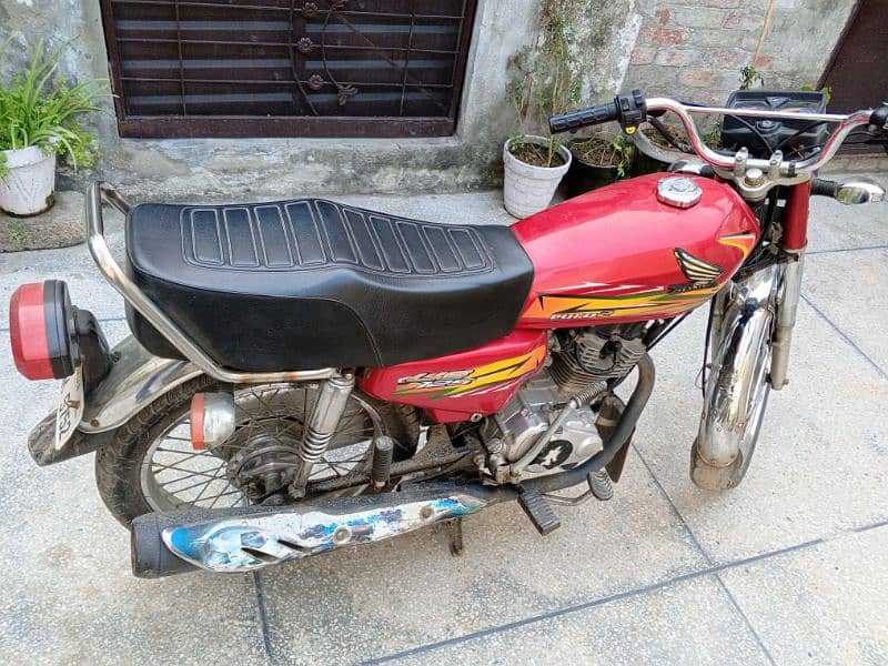 united cg 125cc us euro-2 bike red colour lahore number good condition 6