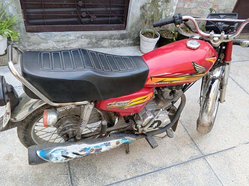 united cg 125cc us euro-2 bike red colour lahore number good condition 7