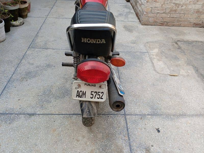 united cg 125cc us euro-2 bike red colour lahore number good condition 8