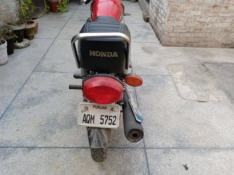 united cg 125cc us euro-2 bike red colour lahore number good condition 9