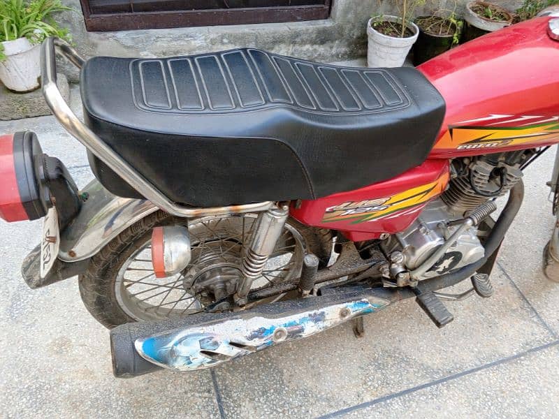 united cg 125cc us euro-2 bike red colour lahore number good condition 10