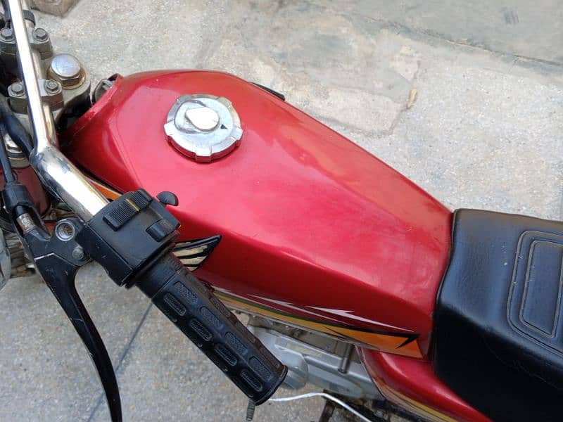 united cg 125cc us euro-2 bike red colour lahore number good condition 13