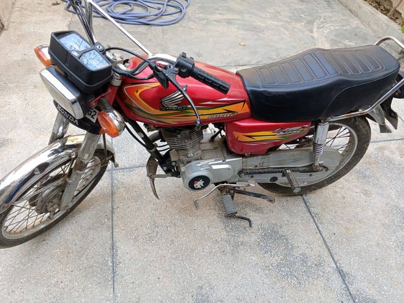 united cg 125cc us euro-2 bike red colour lahore number good condition 15