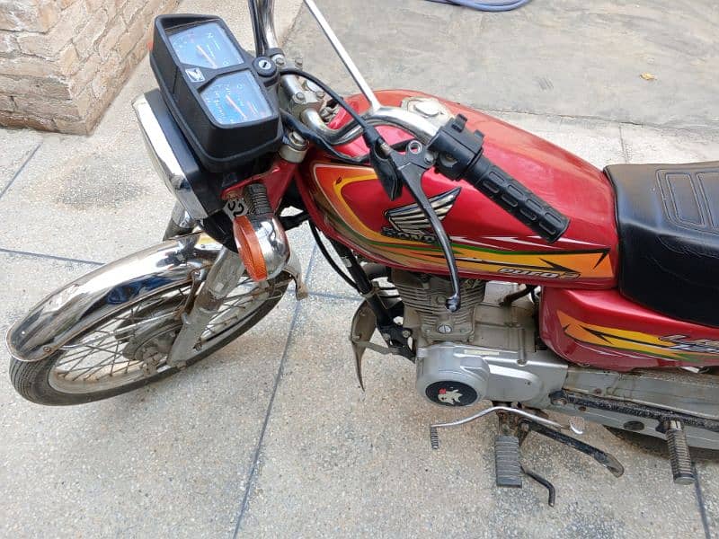 united cg 125cc us euro-2 bike red colour lahore number good condition 16