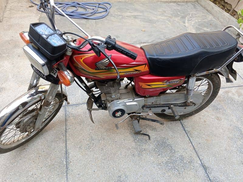 united cg 125cc us euro-2 bike red colour lahore number good condition 18