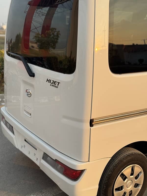 Daihatsu Hijet 2020 4