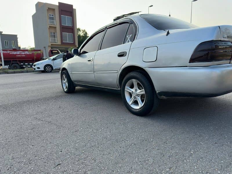 Toyota Corolla GLI 1995 13