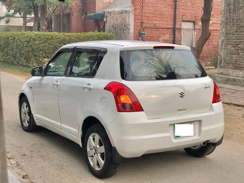 Suzuki Swift 2011 DLX (O/3/O/O/4/2/9/6/6/7/7) 2