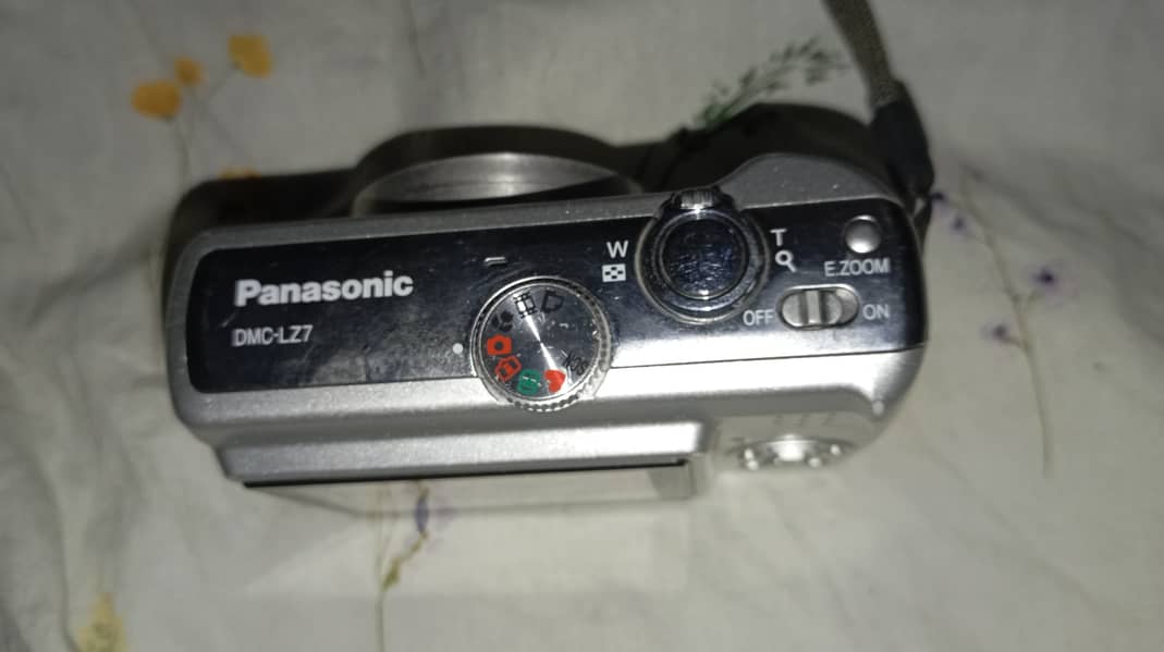 PANASONIC LUMIX DMC-LZ7 CAMERA 2