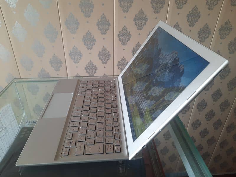 TOSHIBA DYNA 2in1 Slimist Laptop 10/10 3