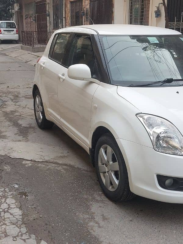 Suzuki Swift DLX 2018 Auto Total Genuine Mint Condition 3