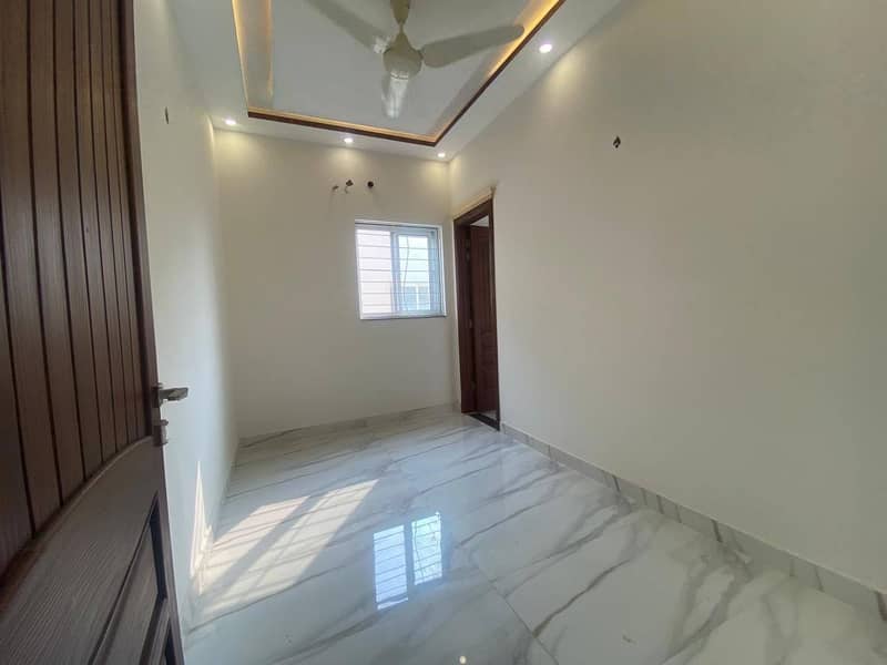 2 KANAL BEAUTIFUL BRAND NEW HOUSE IS AVAILABLE FOR SALE IN VALENCIA TOWN ON TOP NOTCH LOCATION 30