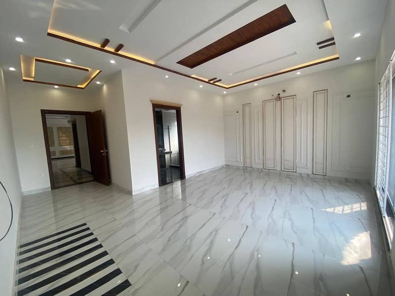 2 KANAL BEAUTIFUL BRAND NEW HOUSE IS AVAILABLE FOR SALE IN VALENCIA TOWN ON TOP NOTCH LOCATION 31