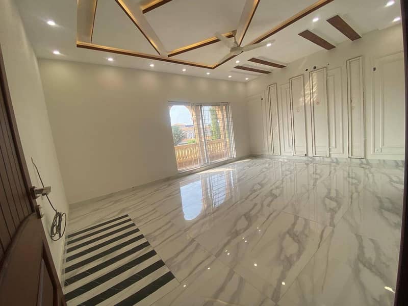 2 KANAL BEAUTIFUL BRAND NEW HOUSE IS AVAILABLE FOR SALE IN VALENCIA TOWN ON TOP NOTCH LOCATION 37