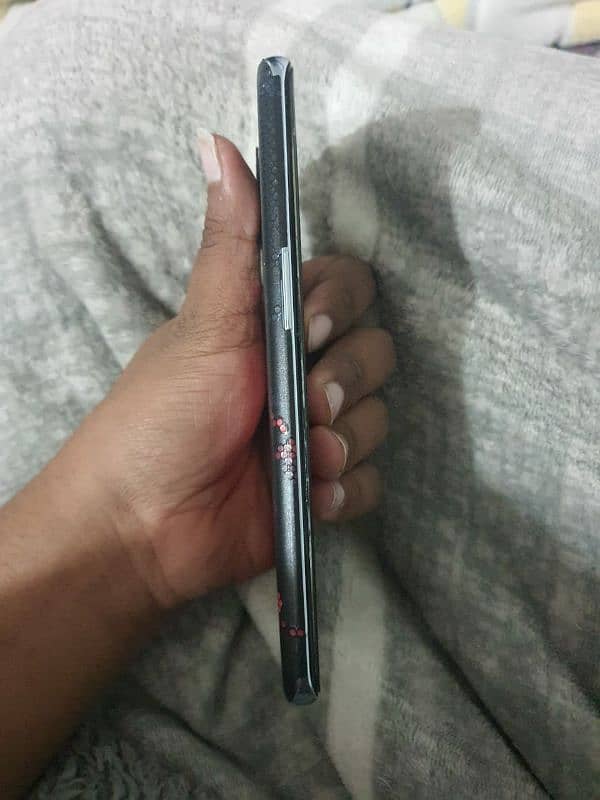 one plus 9 pro. 12 gb 256 gb 2