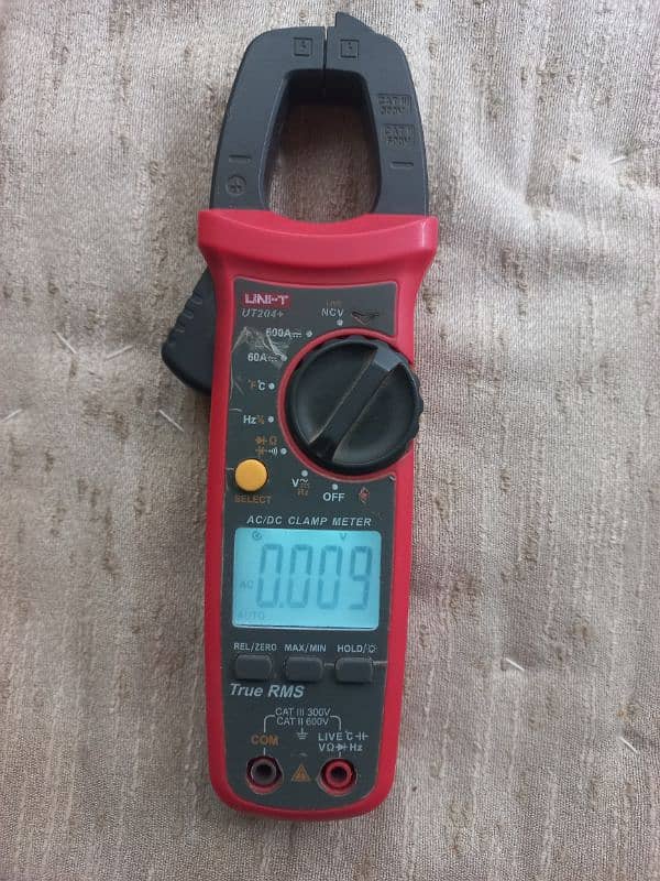 UNI T UT 204+ Clamp meter 1