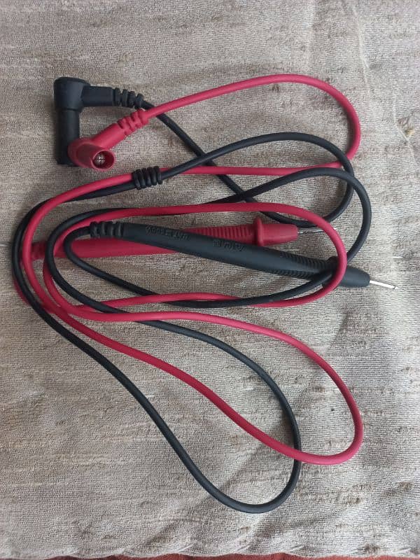 UNI T UT 204+ Clamp meter 2