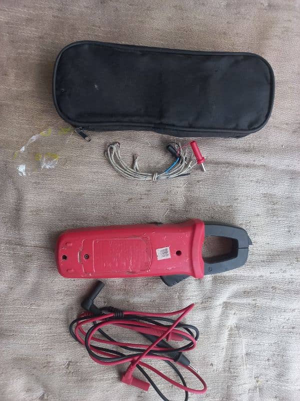 UNI T UT 204+ Clamp meter 5