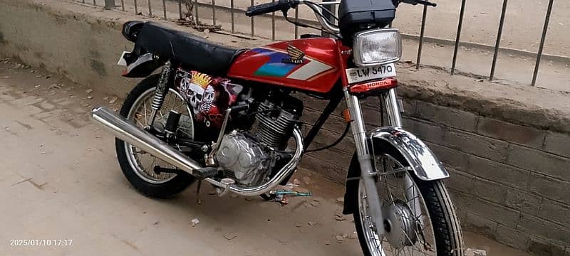 Honda CG 125cc urgent for sale contact me 03,28,80,88,260 0