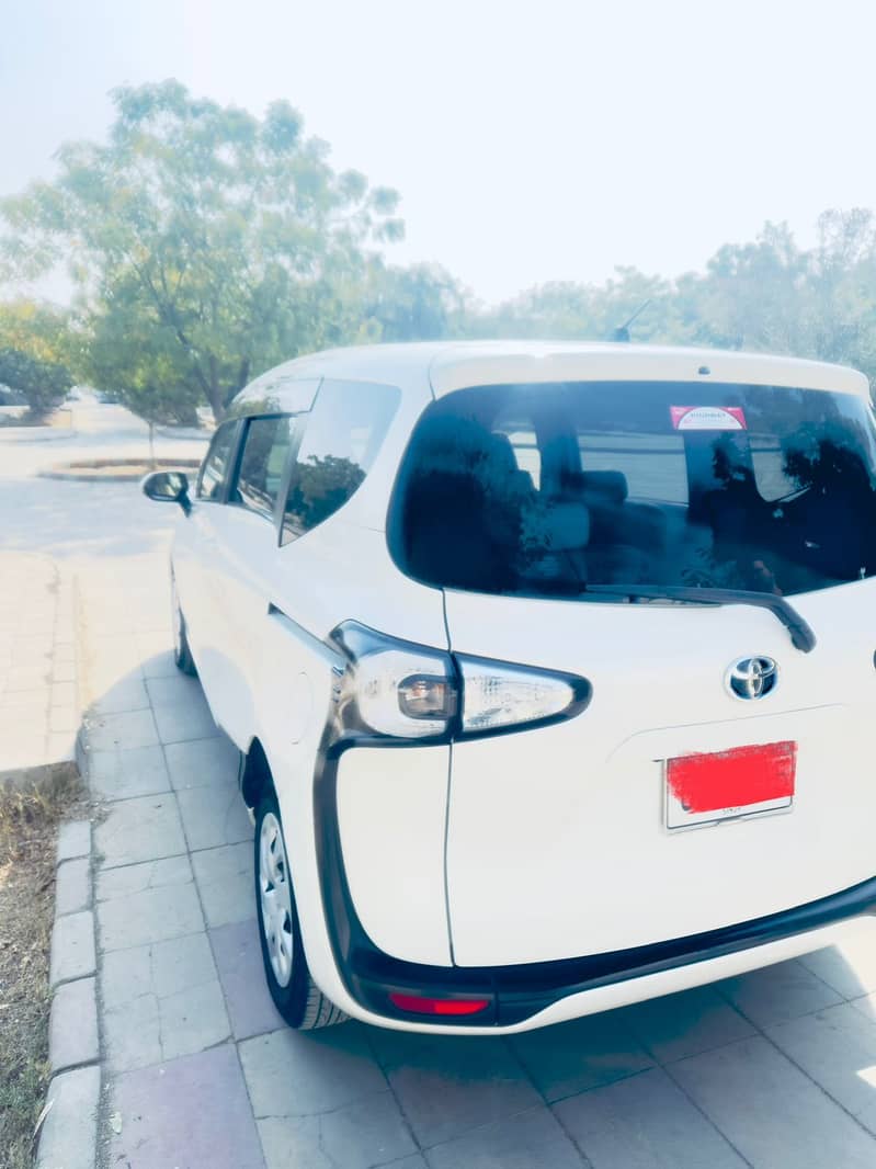 Toyota Sienta 2015 10