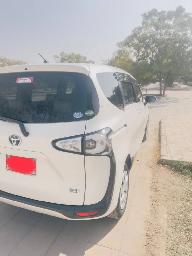 Toyota Sienta 2015 11