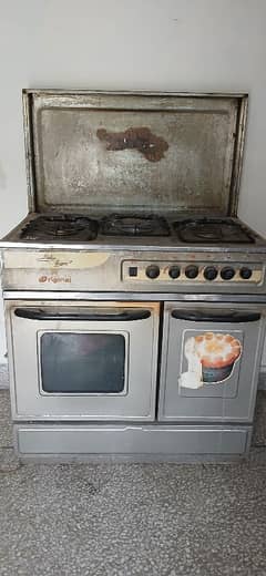 Cooking Range with 3 Stoves and Working Oven