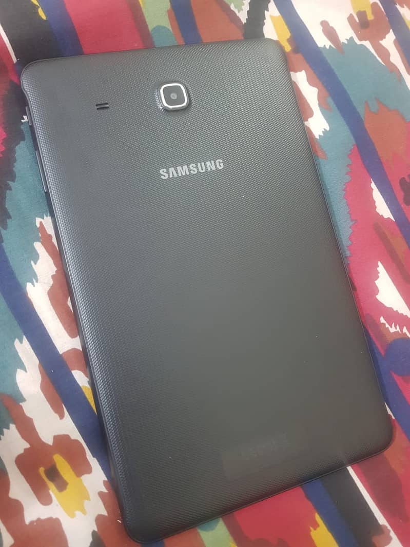 Samsung tablet s560 version 4 used 1