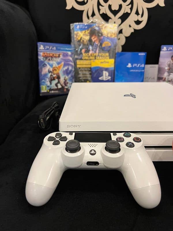 Ps4 pro white for sale my call watsaap 0326/57/51/632 1