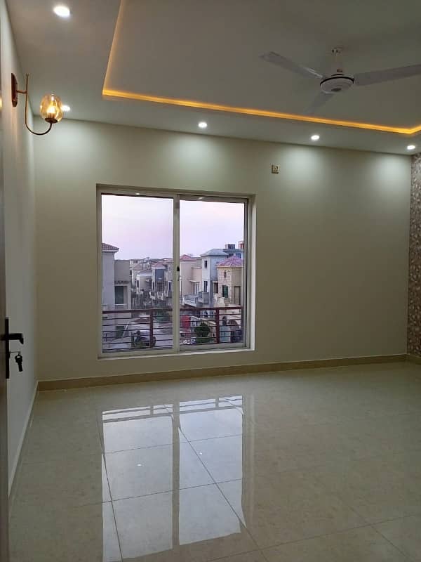 Bahria Town Phase 8 - 8 Marla Triple Story House With Basement Perfectly Constructed, Outstanding Location 13