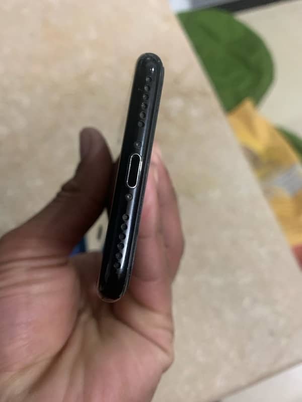 iPhone 7 128 gb pta approved with box 3