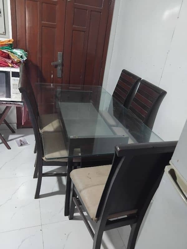 urgent sailed 6xdinning chairs used and 1xdinning table 1