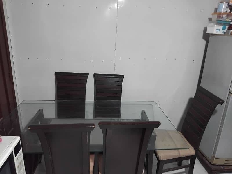 urgent sailed 6xdinning chairs used and 1xdinning table 2