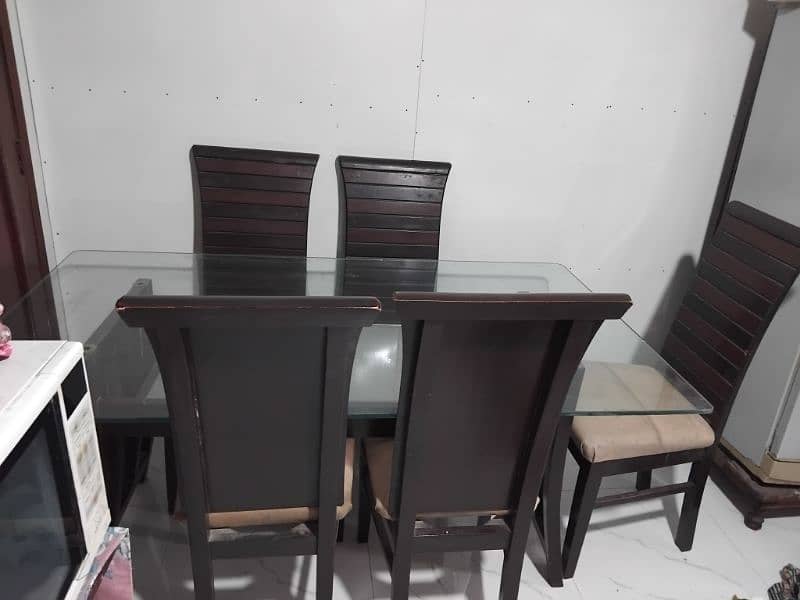 urgent sailed 6xdinning chairs used and 1xdinning table 4