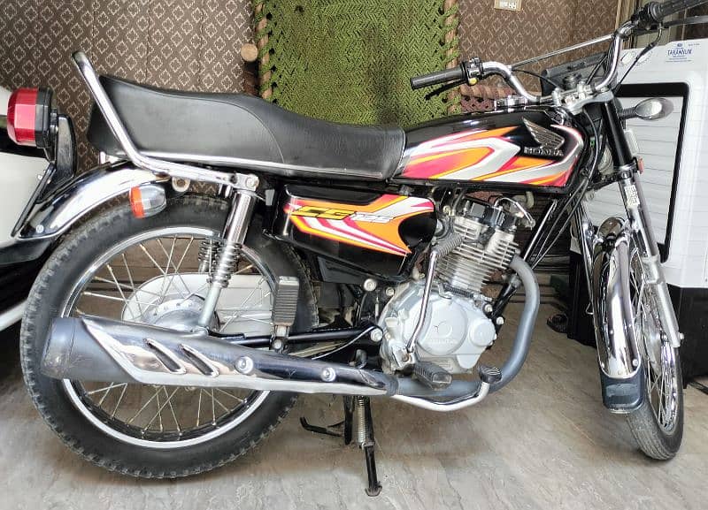 Honda CG125 black lush condition 0