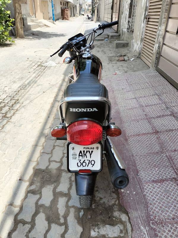 Honda CG125 black lush condition 3