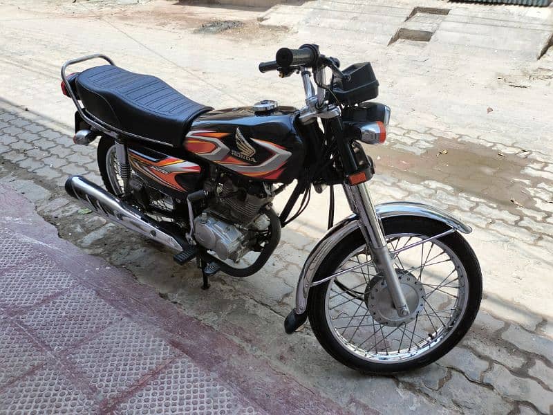 Honda CG125 black lush condition 4