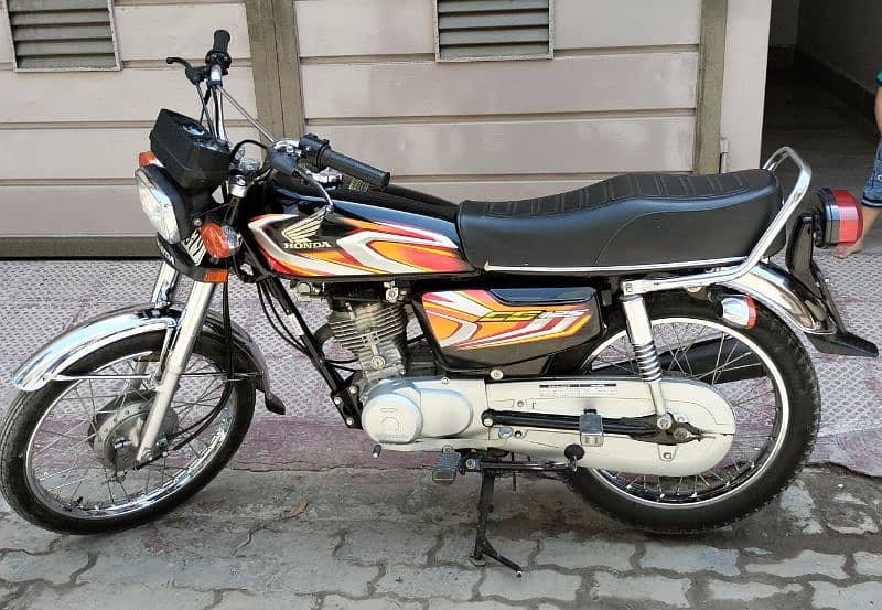 Honda CG125 black lush condition 5