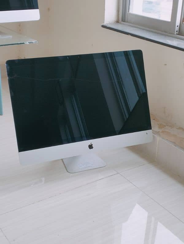 iMac 2015 (27 inch) 5K Display 1