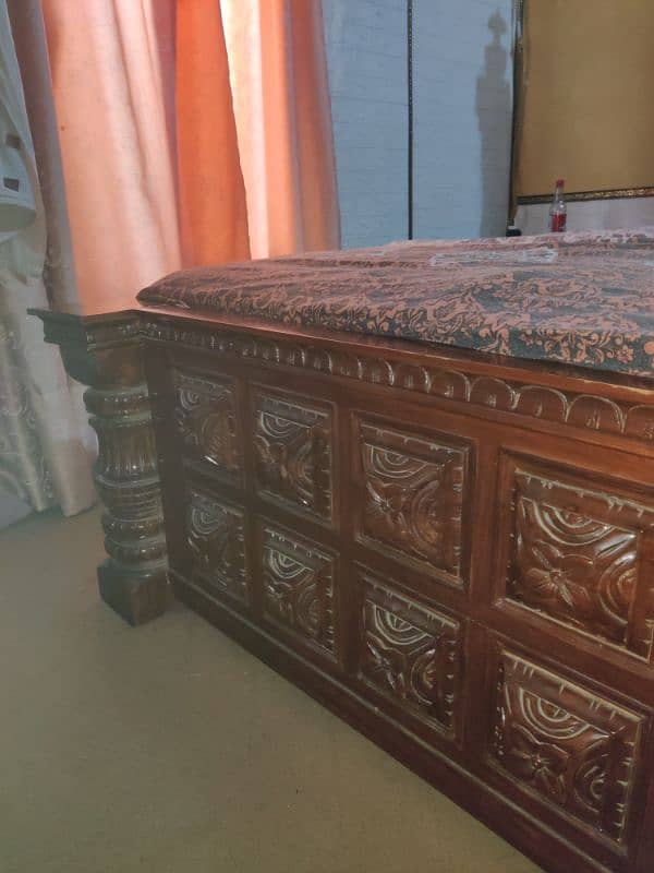 Chinioti bed set with two side tables 3