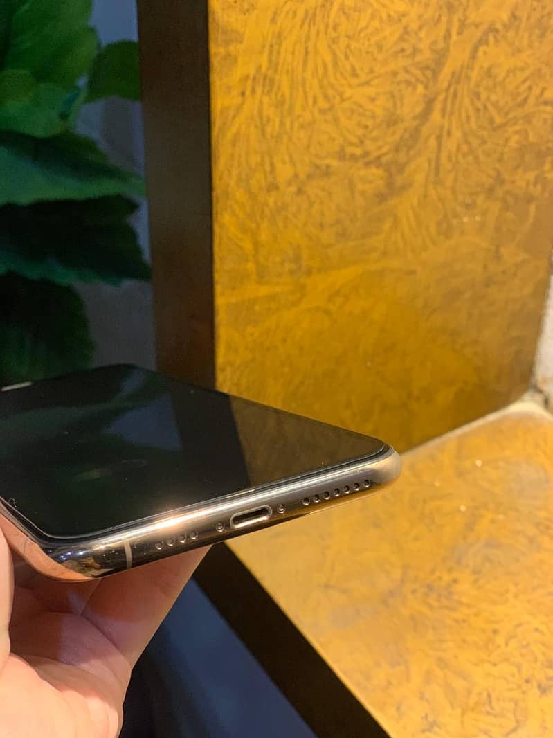 Apple iPhone 11 Pro Max 7