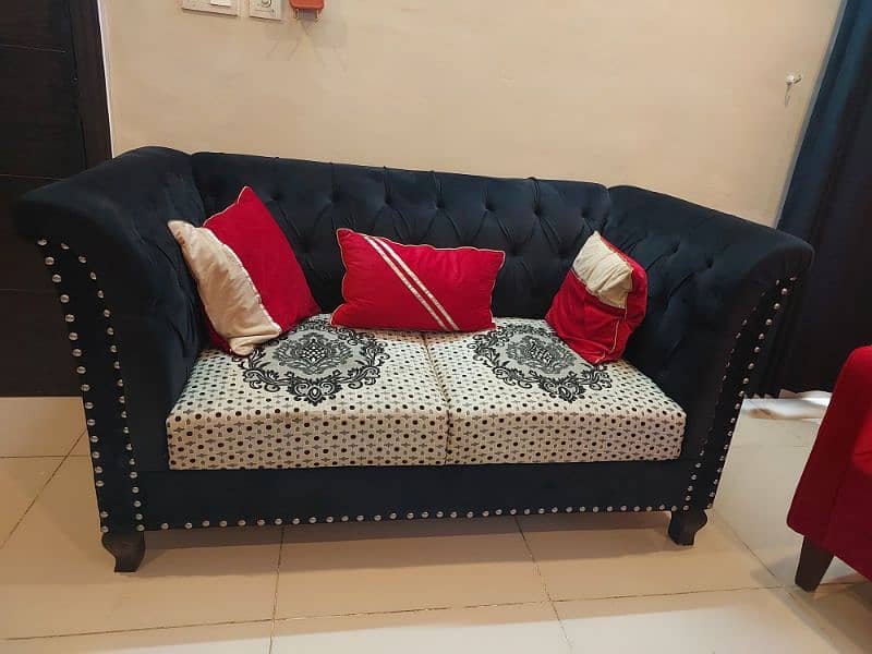 6 seater sofa set+ 2 bed room chairs+ centre table 0