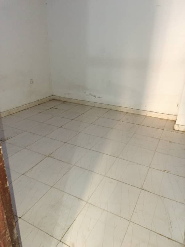 1 room 1 lounge avl for rent in 31G Allah Wala town Korangi crossing 4