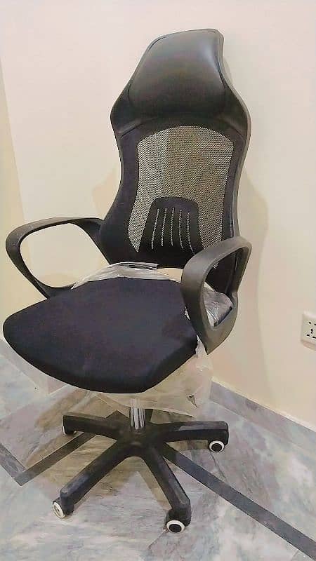 Computer Office Chairs Executive Chairs Just Like New 4 piece Avail 1